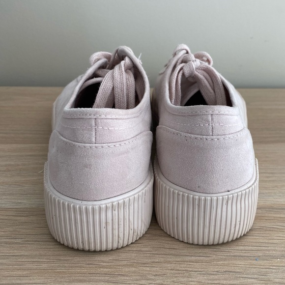 Light pink tennis shoes - Picture 3 of 5